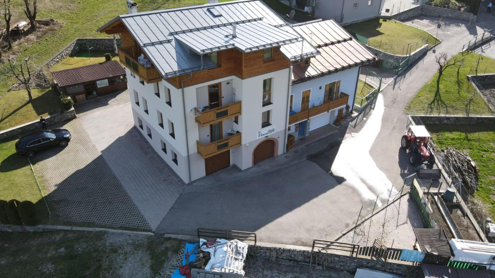 Appartamenti Penasa Renato Commezzadura Exterior foto